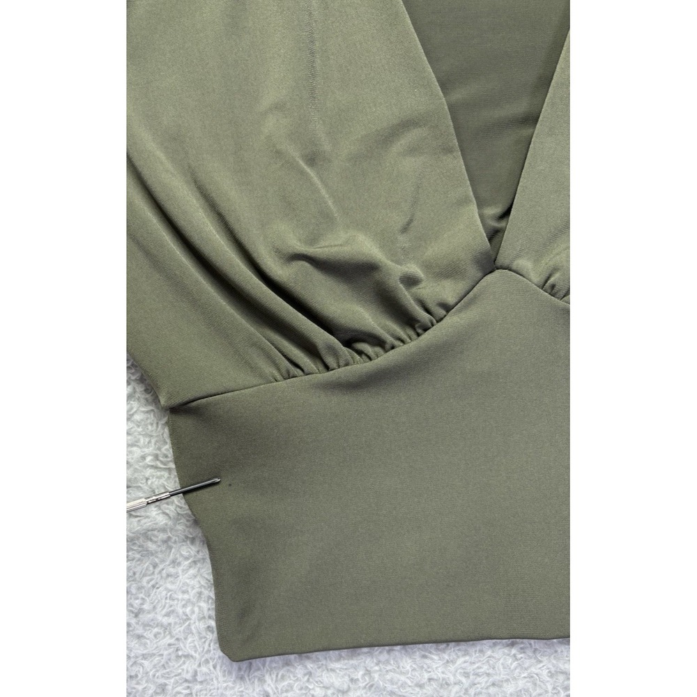 21‎ Saints Women's Medium Green Long Sleeve Cropped Top Deep V Neck - Picture 8 of 10